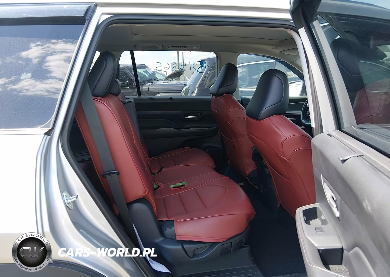 2026 Toyota Grand Highlander Xle VIN:5TDAAAB59TS118694 - 8