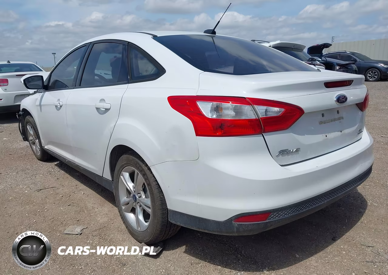 2014 Ford Focus Se VIN:1FADP3F24EL237058 - 3