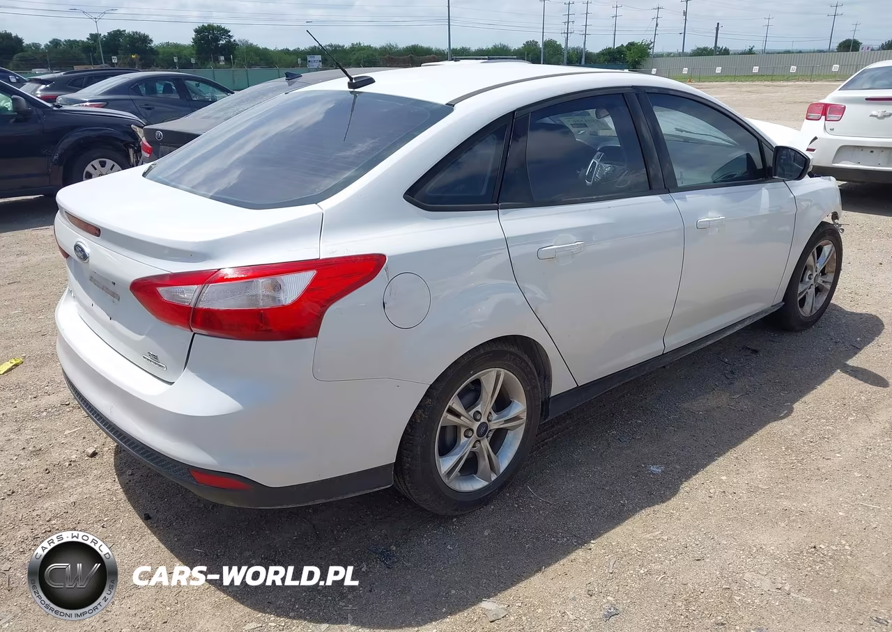 2014 Ford Focus Se VIN:1FADP3F24EL237058 - 4