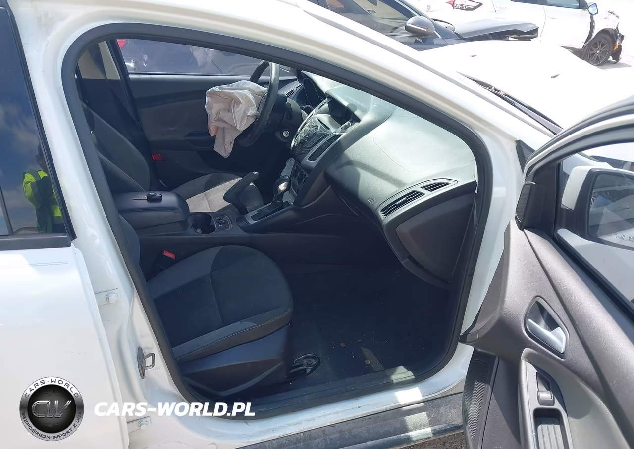 2014 Ford Focus Se VIN:1FADP3F24EL237058 - 5