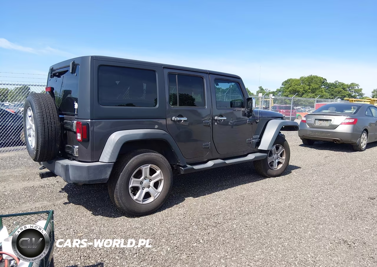 2016 Jeep Wrangler Unlimited Sport VIN:1C4BJWDG2GL221494 - 4