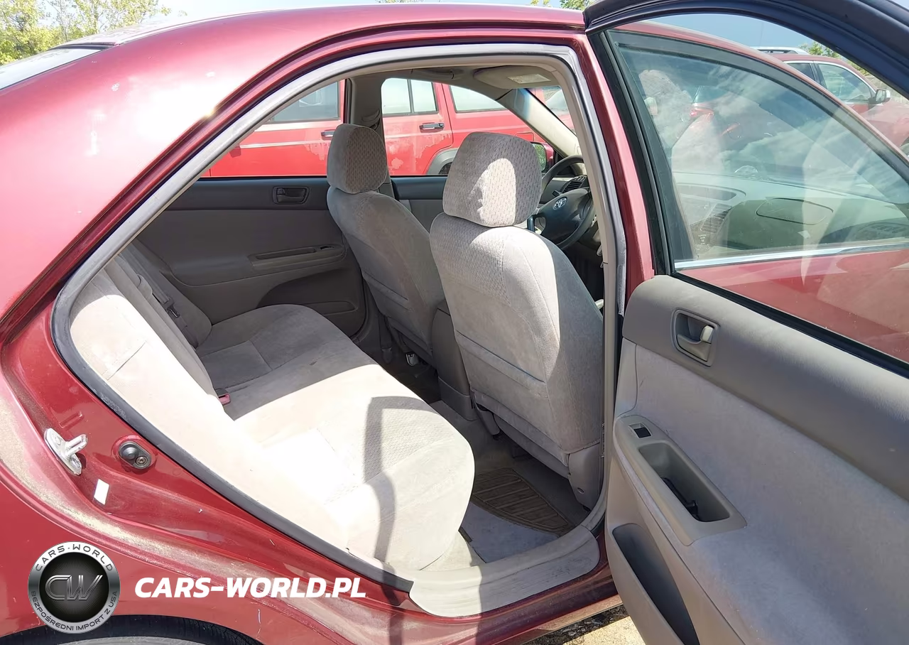 2002 Toyota Camry Le VIN:4T1BE32K92U590104 - 8