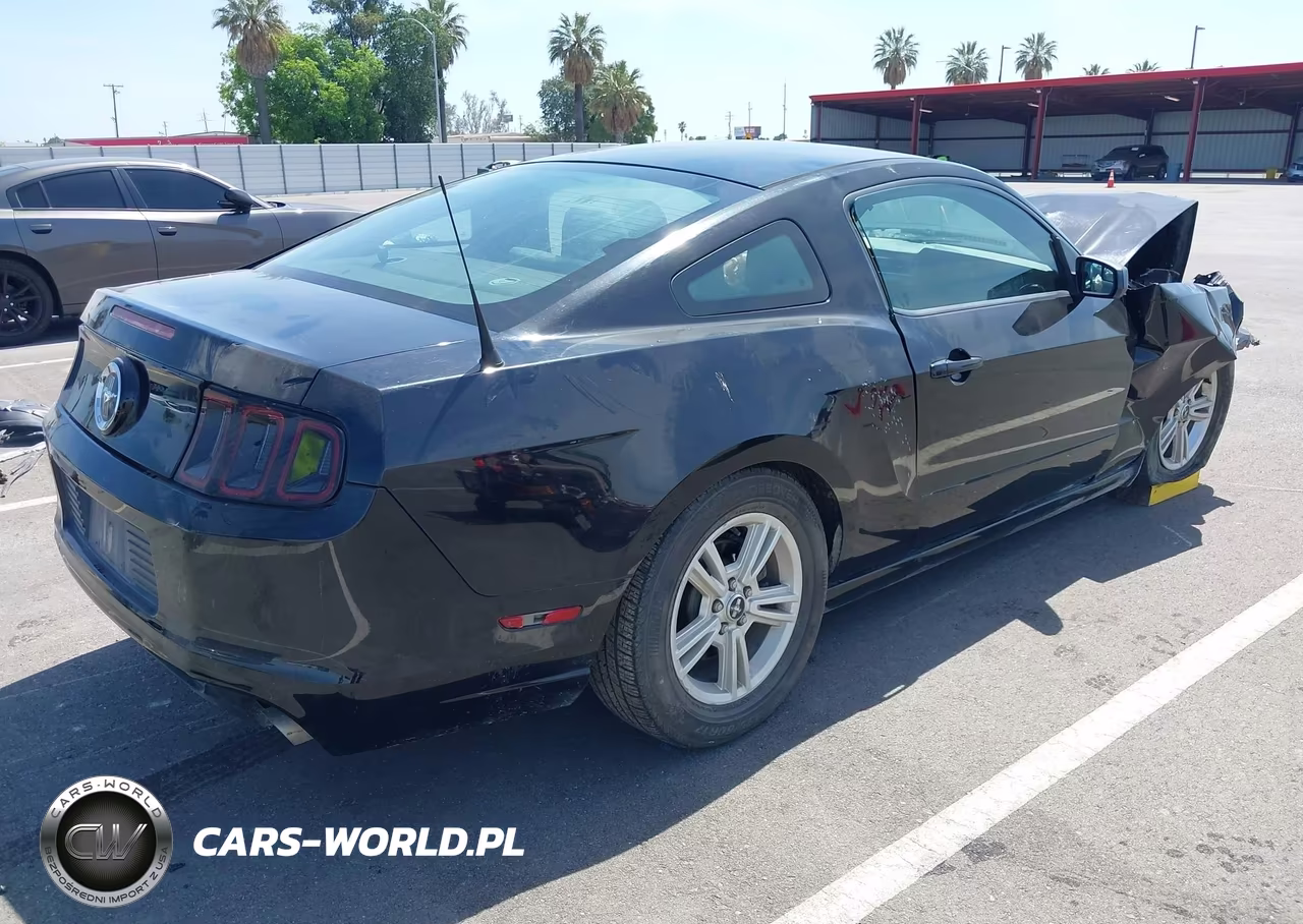 2014 Ford Mustang V6 VIN:1ZVBP8AM2E5333828 - 4