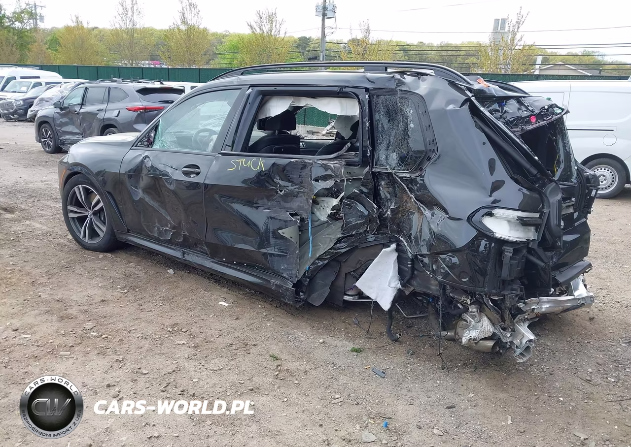 2026 BMW X7 xDrive40I VIN:5UX23EM02T9106181 - 3