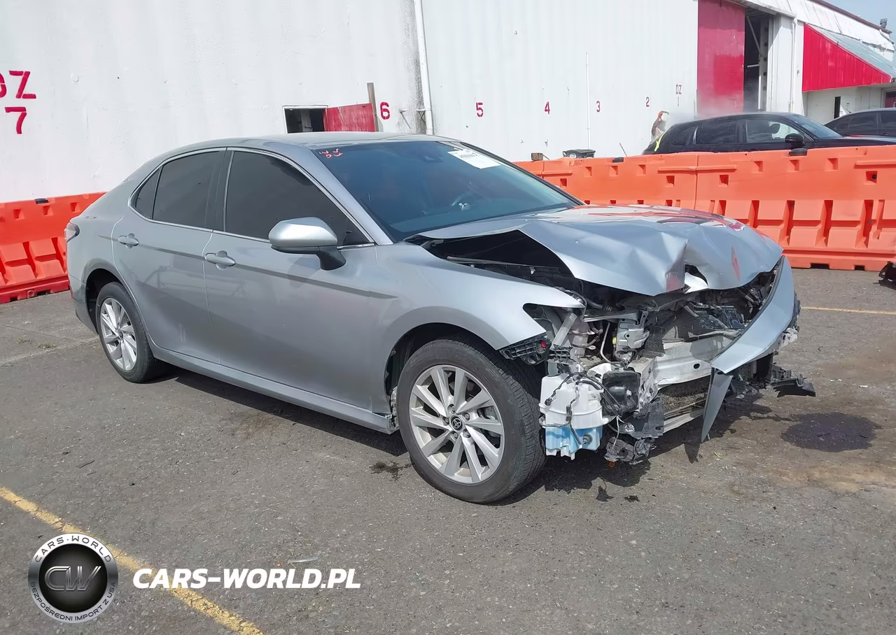 2022 Toyota Camry Le – zdjęcie 1 z 22