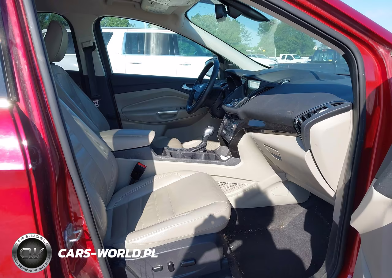 2019 Ford Escape Titanium VIN:1FMCU0J94KUC53599 - 5
