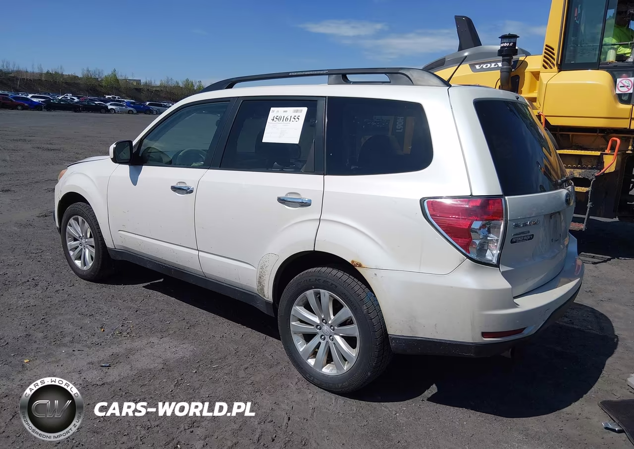 2013 Subaru Forester 2.5X Premium VIN:JF2SHACC5DH442228 - 3