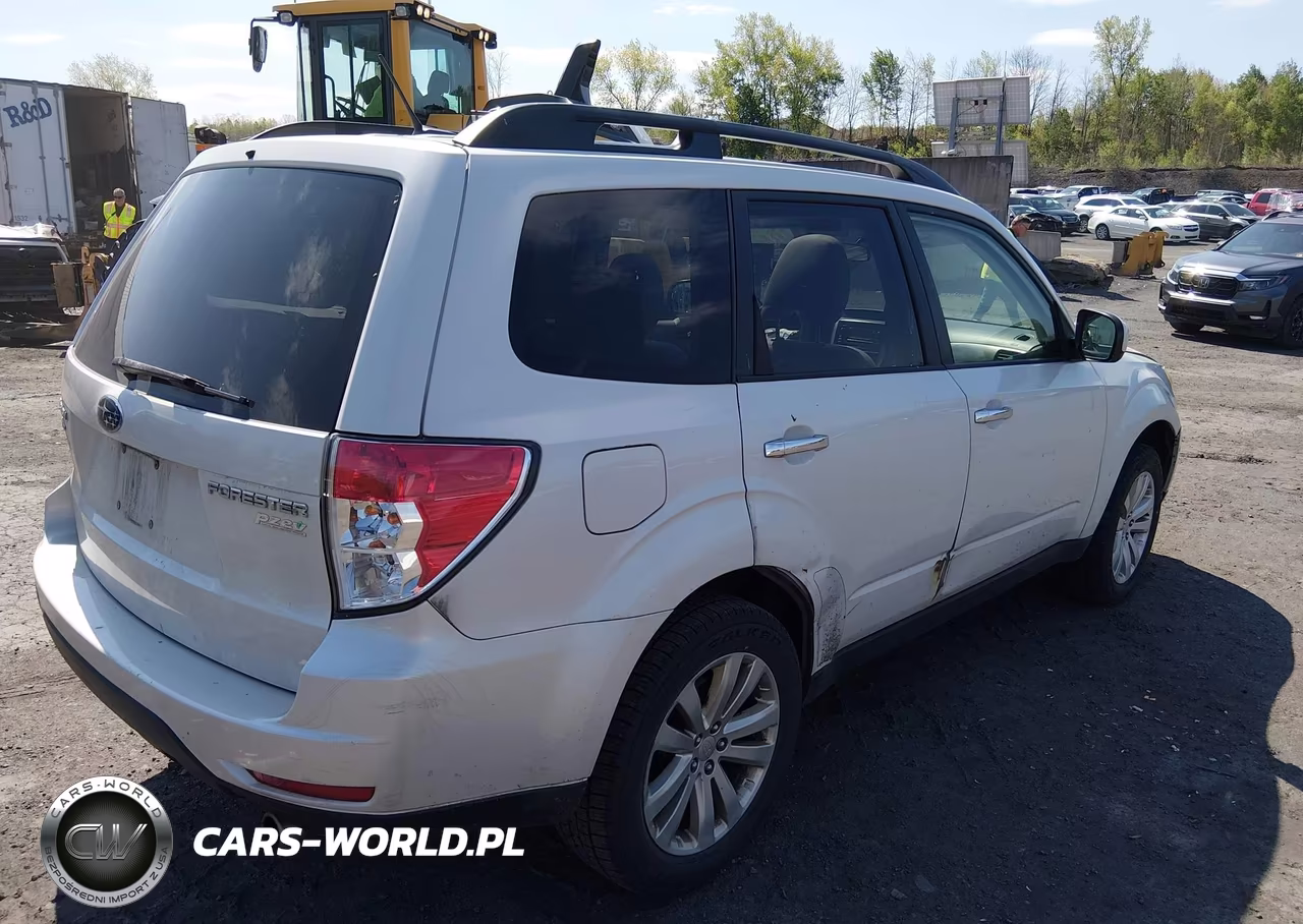 2013 Subaru Forester 2.5X Premium VIN:JF2SHACC5DH442228 - 4