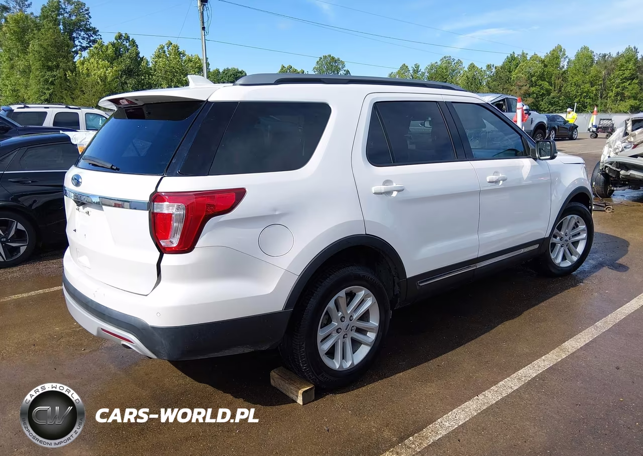 2017 Ford Explorer Xlt VIN:1FM5K7D89HGE27104 - 4