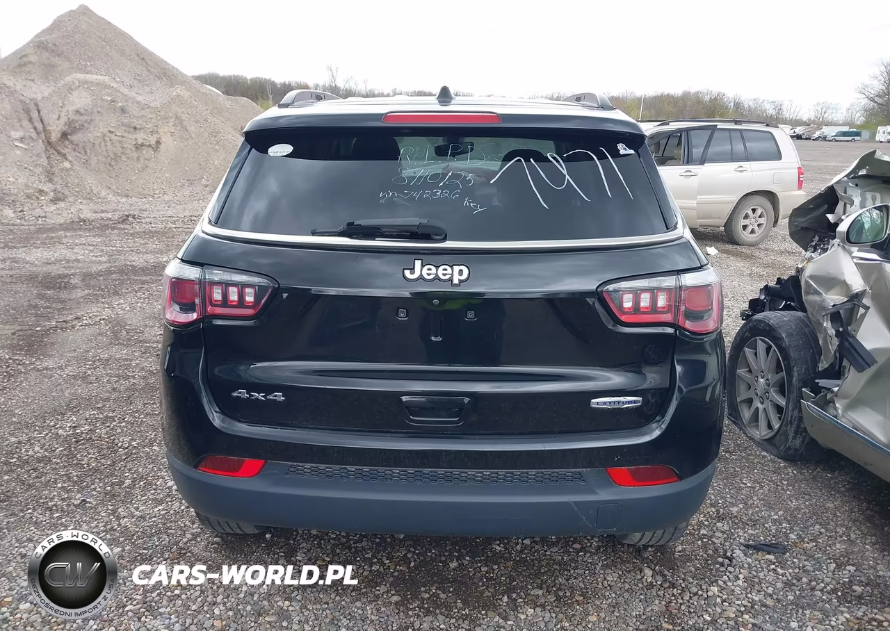 2019 Jeep Compass Latitude 4X4 VIN:3C4NJDBB3KT742326 - 16