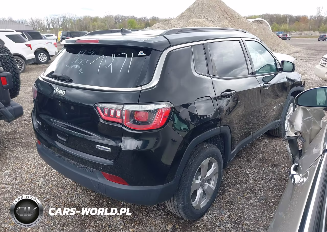 2019 Jeep Compass Latitude 4X4 VIN:3C4NJDBB3KT742326 - 4