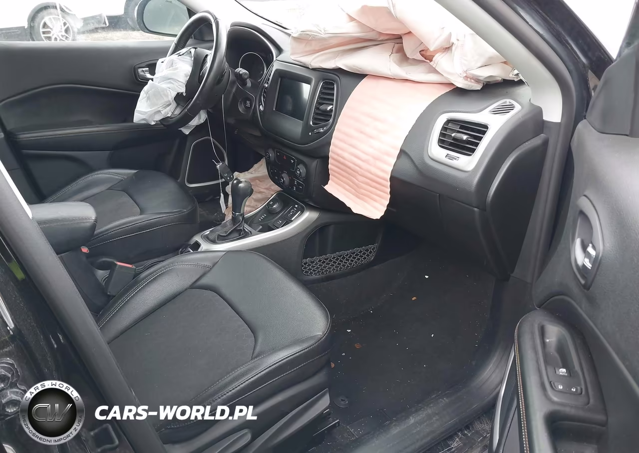 2019 Jeep Compass Latitude 4X4 VIN:3C4NJDBB3KT742326 - 5
