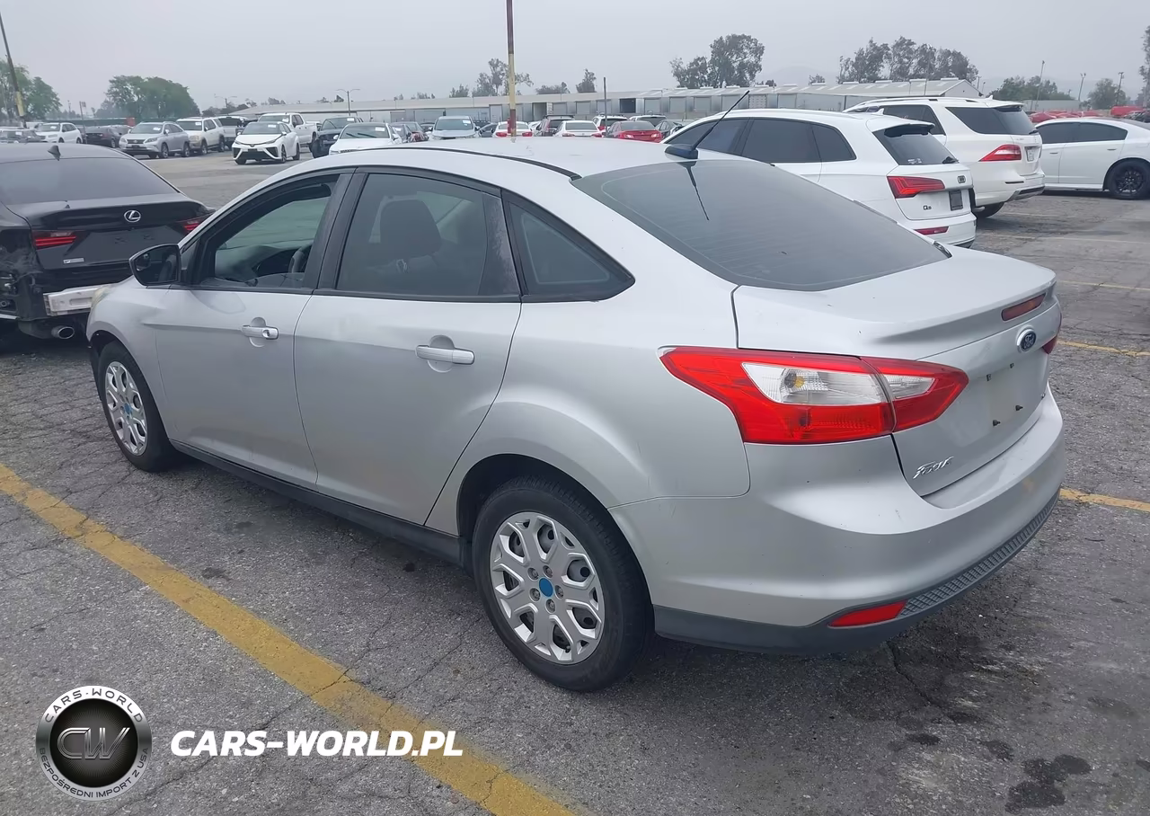 2012 Ford Focus Se VIN:1FAHP3F25CL337250 - 3