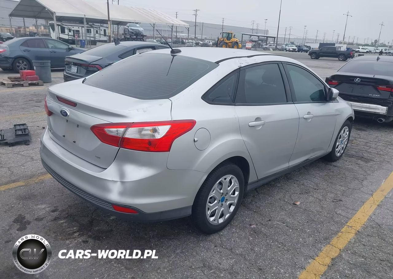 2012 Ford Focus Se VIN:1FAHP3F25CL337250 - 4