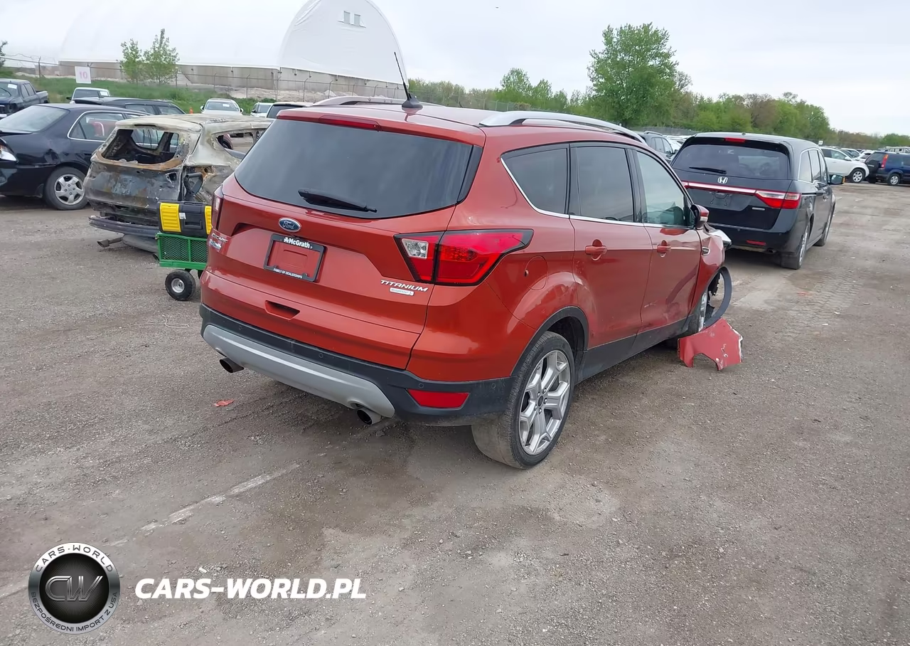 2019 Ford Escape Titanium VIN:1FMCU0J9XKUB83056 - 4