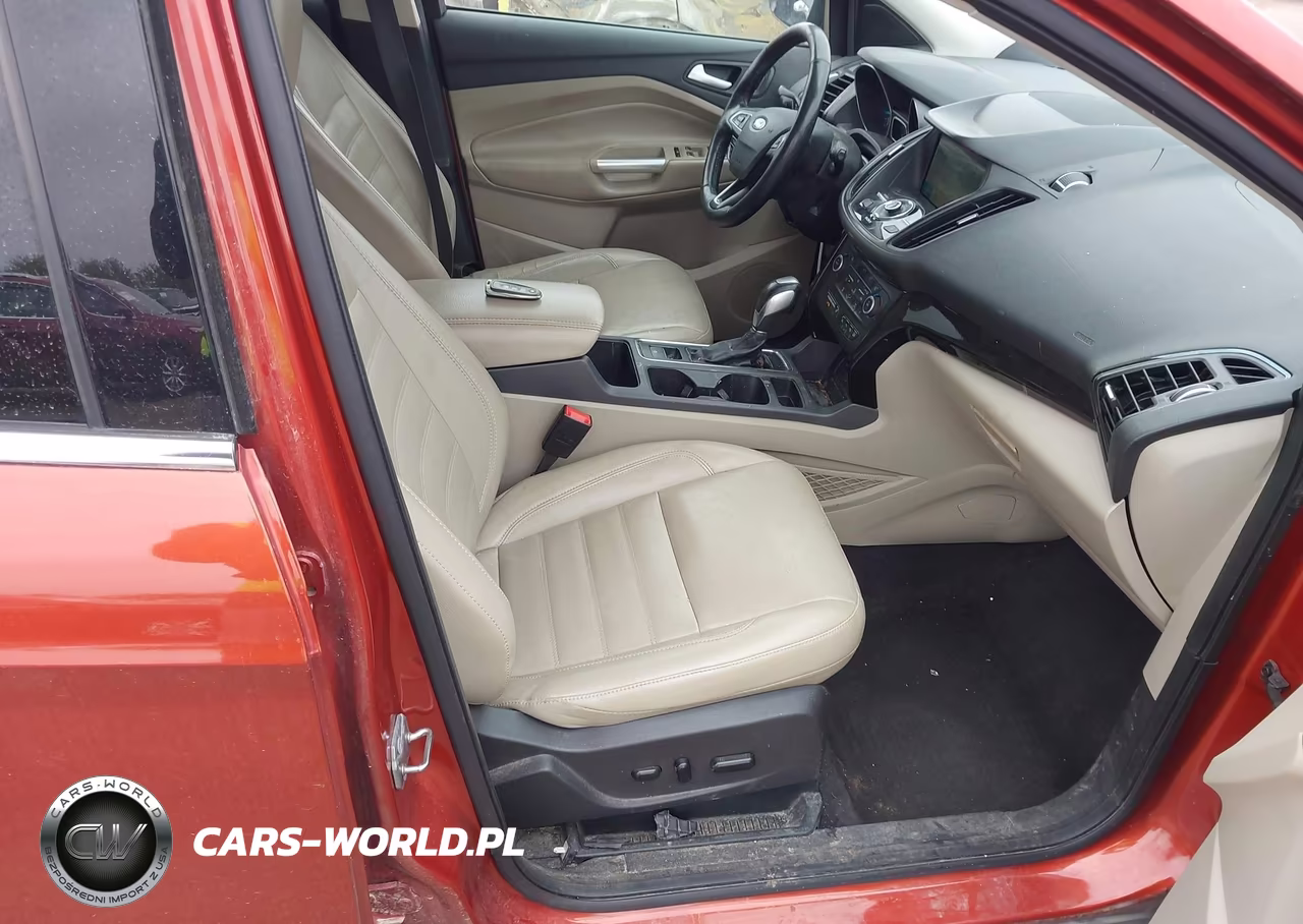 2019 Ford Escape Titanium VIN:1FMCU0J9XKUB83056 - 5