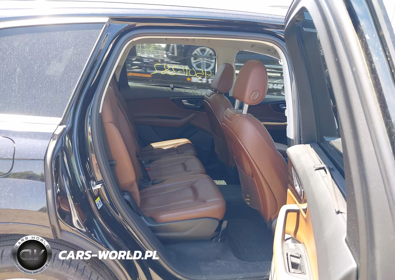 2018 Audi Q7 3.0T Premium VIN:WA1LAAF75JD014498 - 8