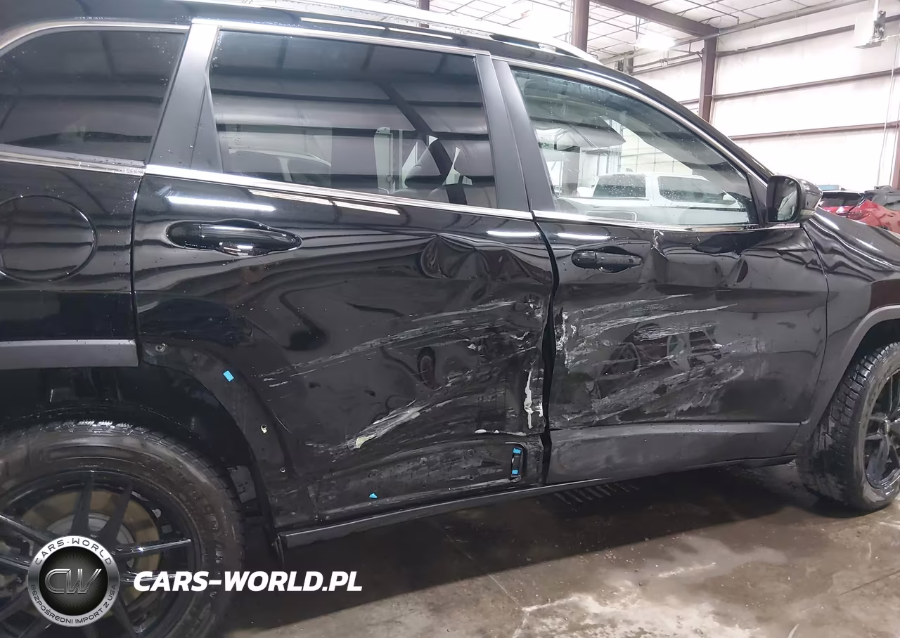 2017 Jeep Cherokee Limited VIN:1C4PJMDS1HD215325 - 18