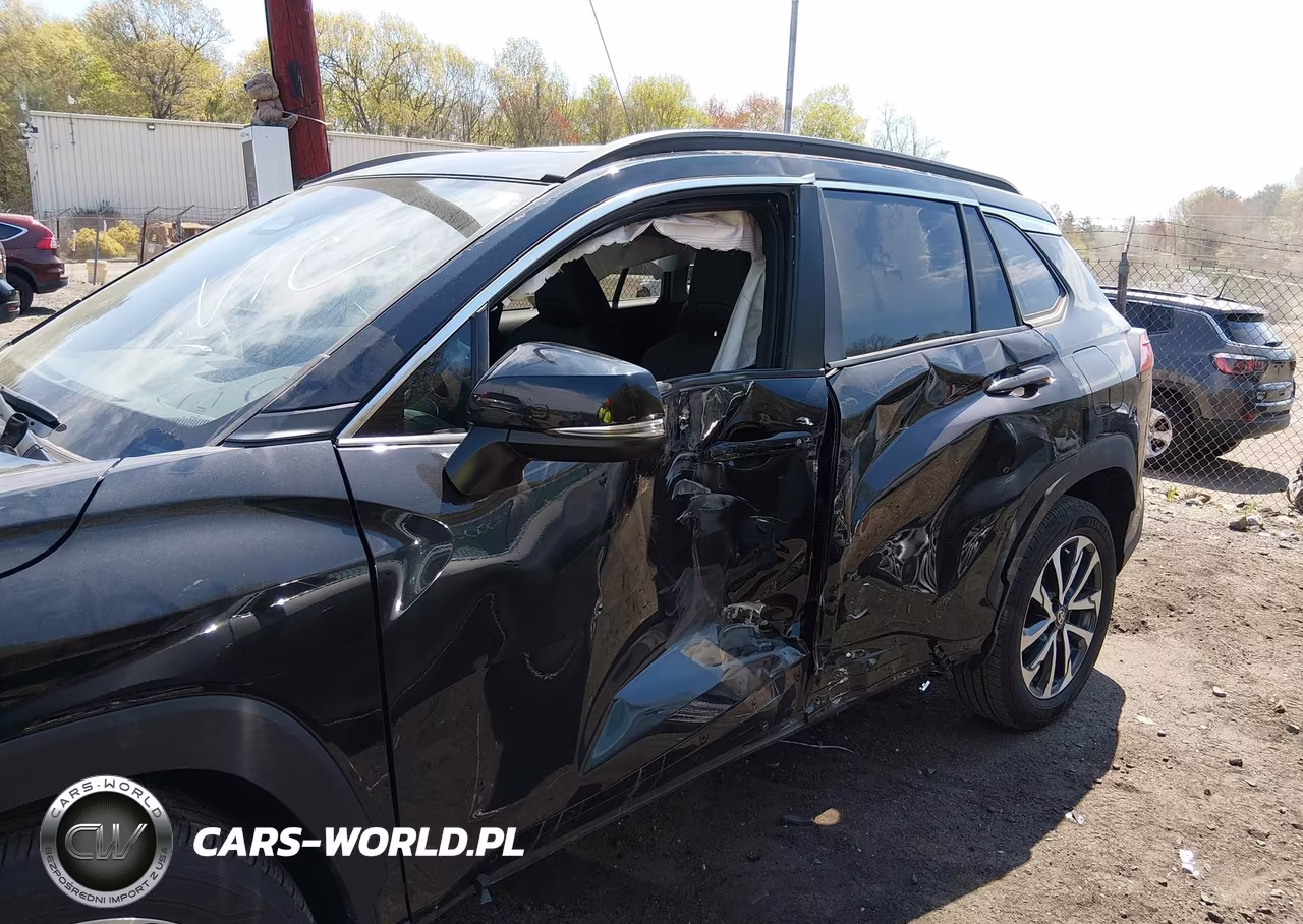 2025 Toyota Corolla Cross Xle VIN:7MUDAABG5SV133969 - 6