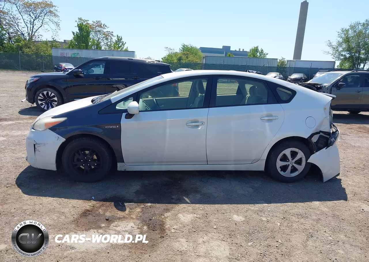 2012 Toyota Prius Three VIN:JTDKN3DU8C5442007 - 13