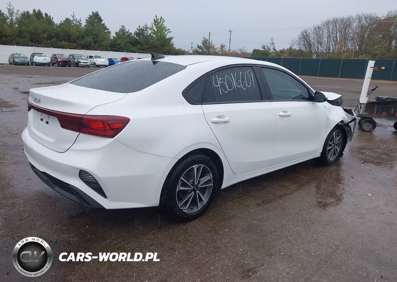 2022 Kia Forte Lxs VIN:3KPF24AD4NE465957 - 4