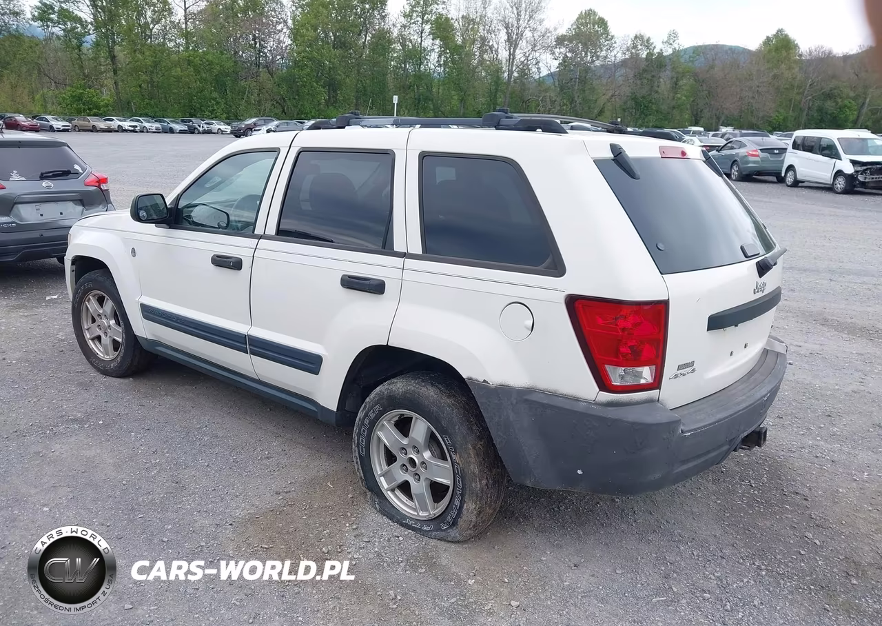 2005 Jeep Grand Cherokee Laredo VIN:1J8HR48N15C595844 - 3