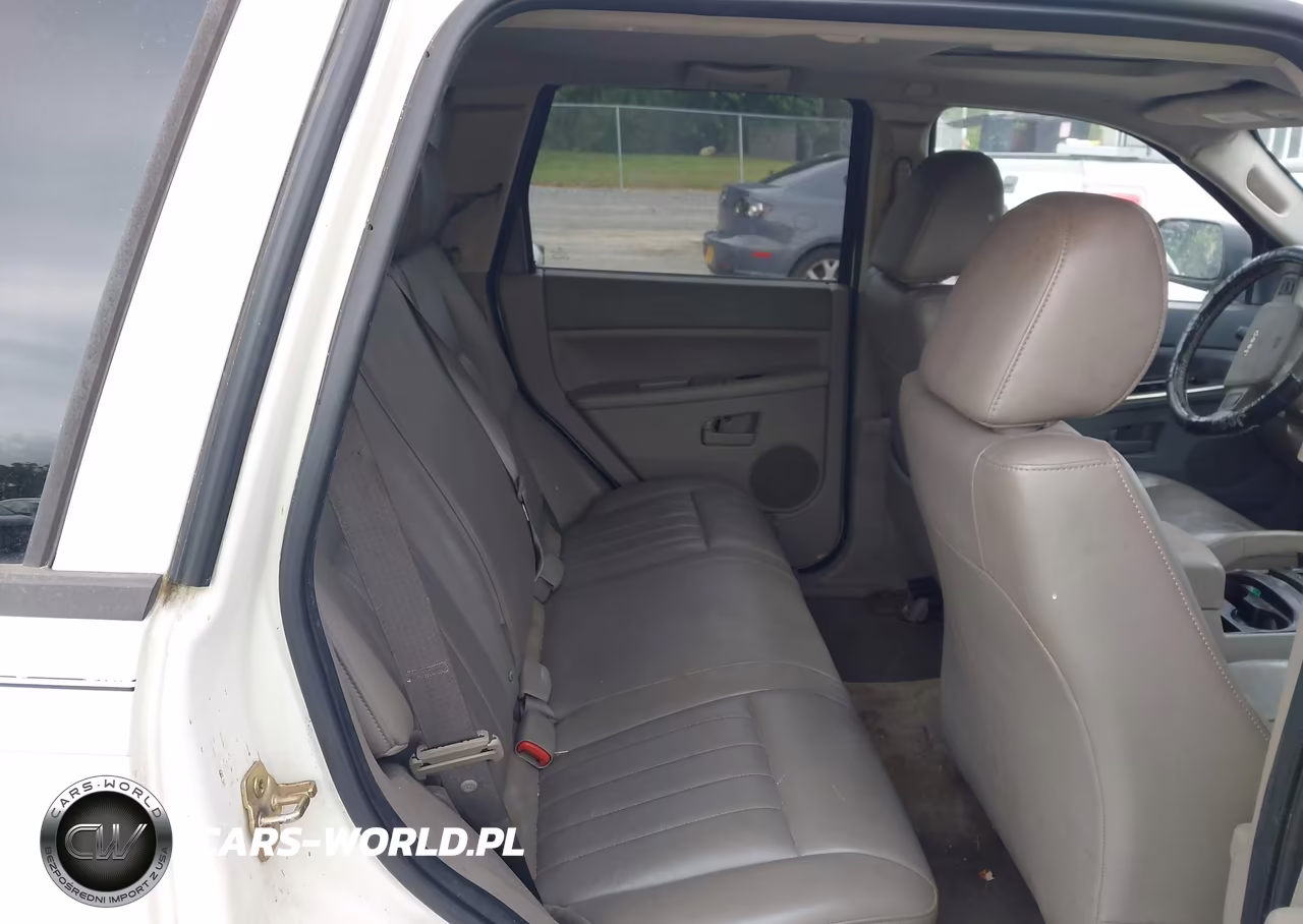 2005 Jeep Grand Cherokee Laredo VIN:1J8HR48N15C595844 - 8