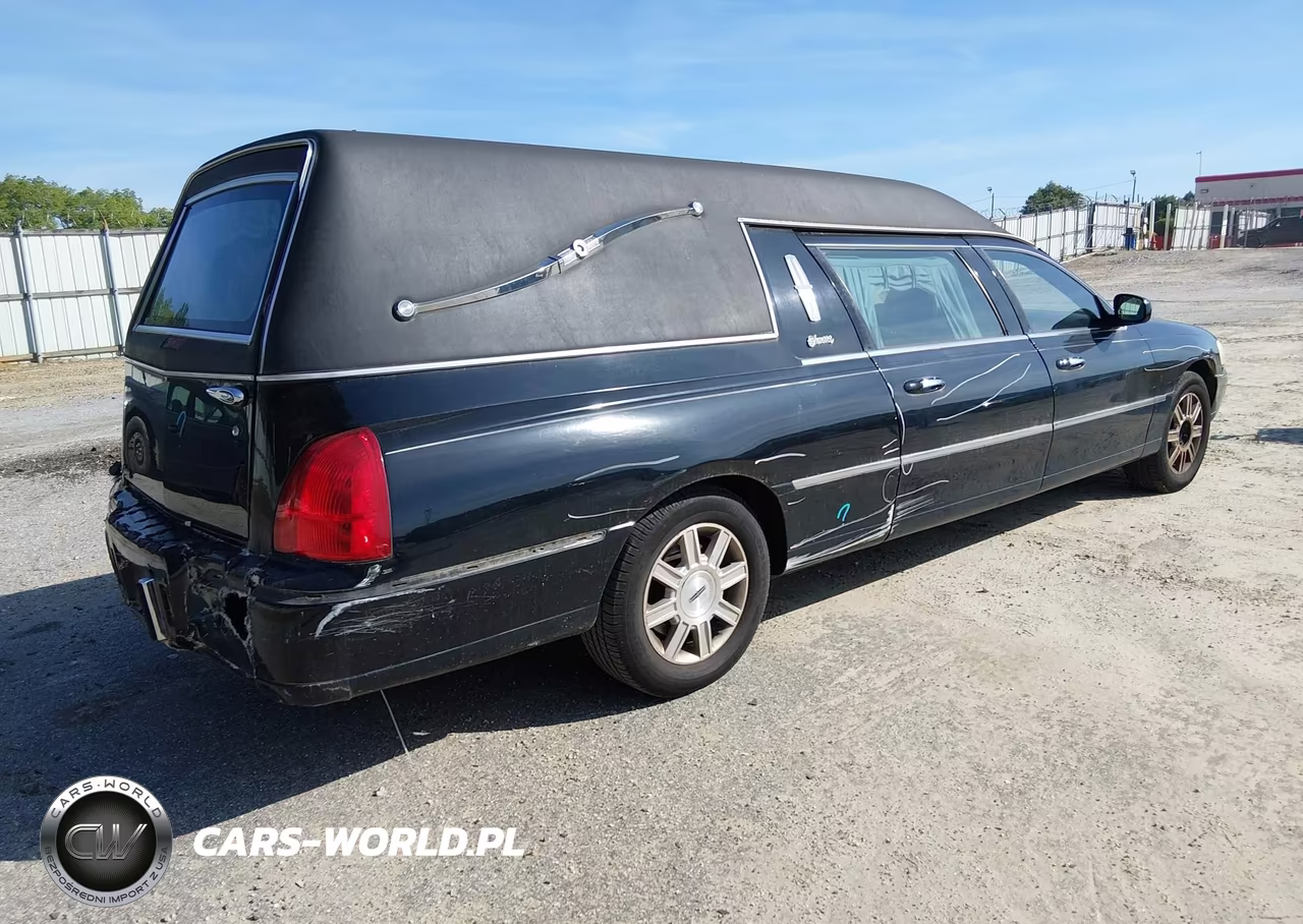 2008 Lincoln Town Car Executive VIN:2LJFM88W18X644476 - 4