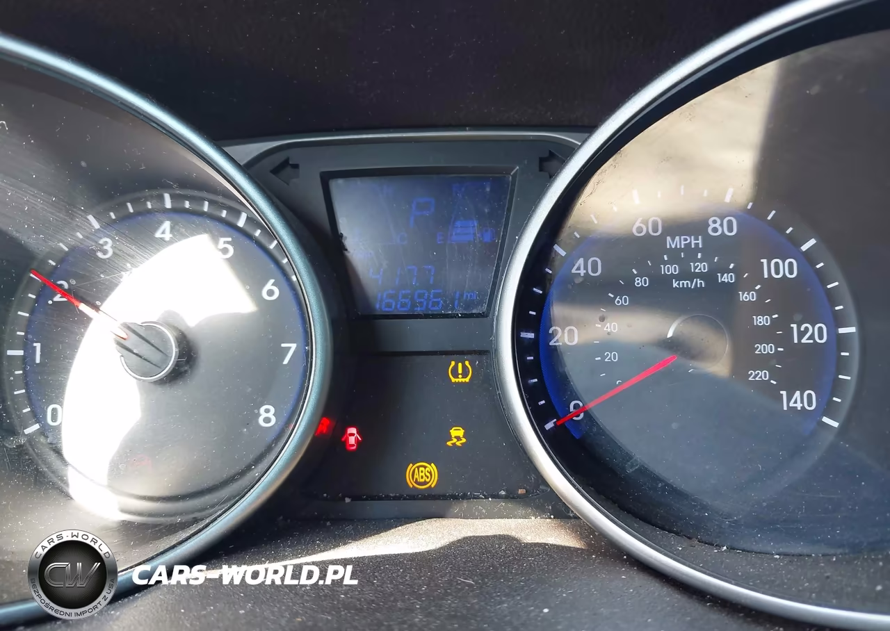 2011 Hyundai Tucson Limited VIN:KM8JUCACXBU311025 - 7