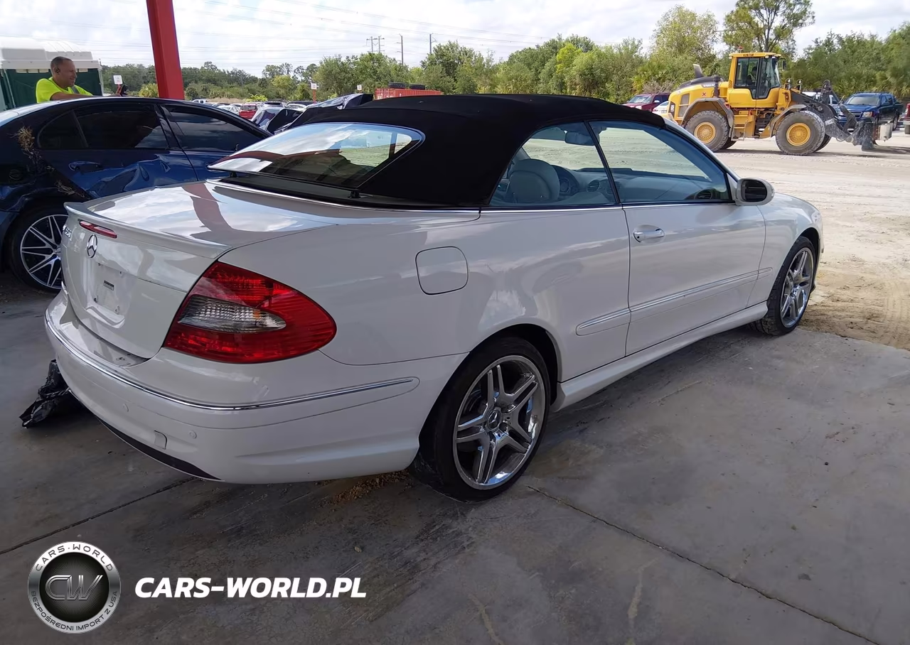 2007 Mercedes-Benz Clk 550 VIN:WDBTK72F17T077985 - 4