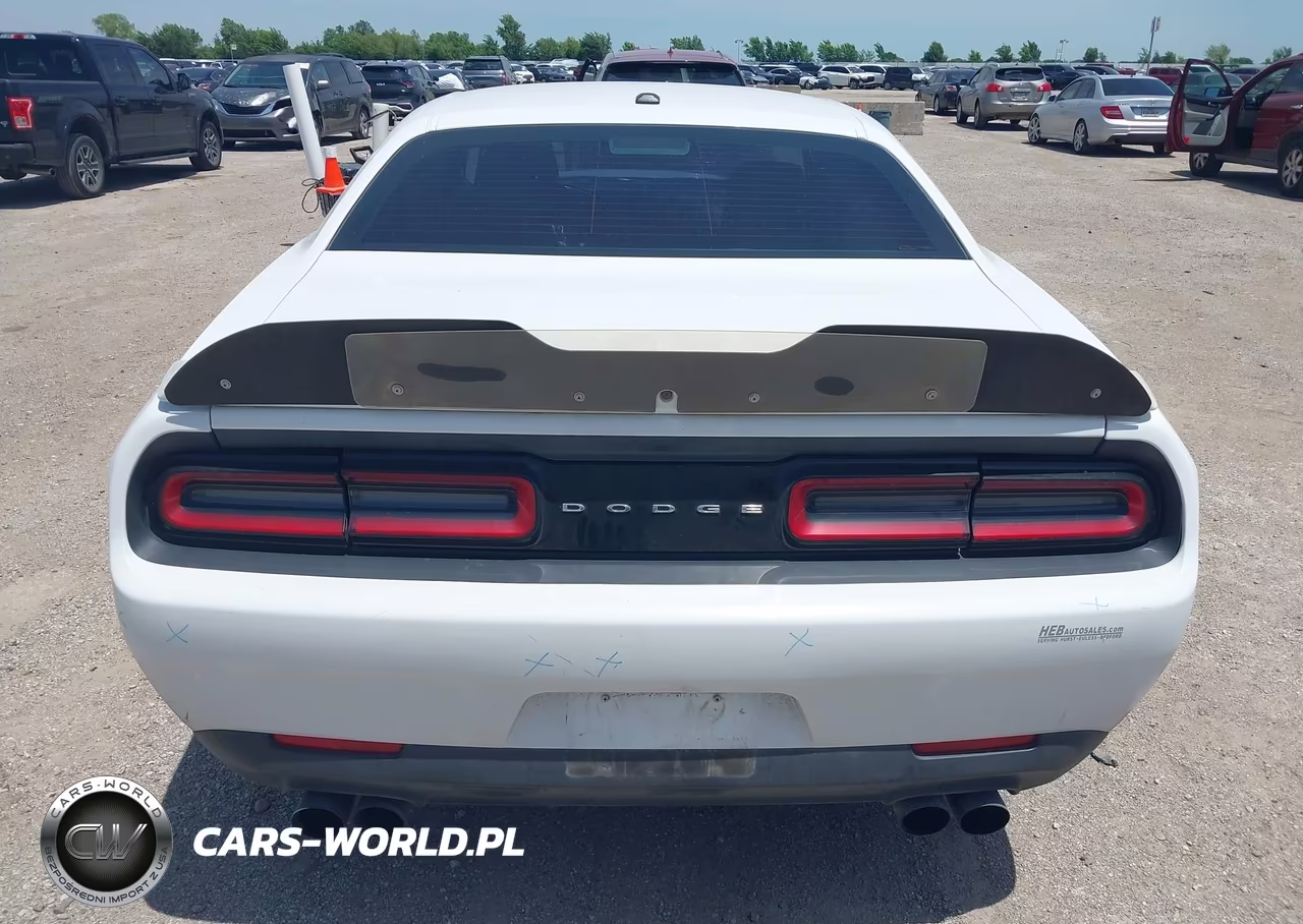 2018 Dodge Challenger Sxt VIN:2C3CDZAG7JH123880 - 16