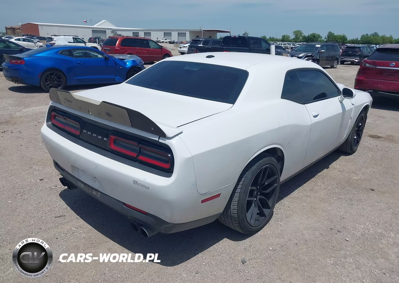 2018 Dodge Challenger Sxt VIN:2C3CDZAG7JH123880 - 4