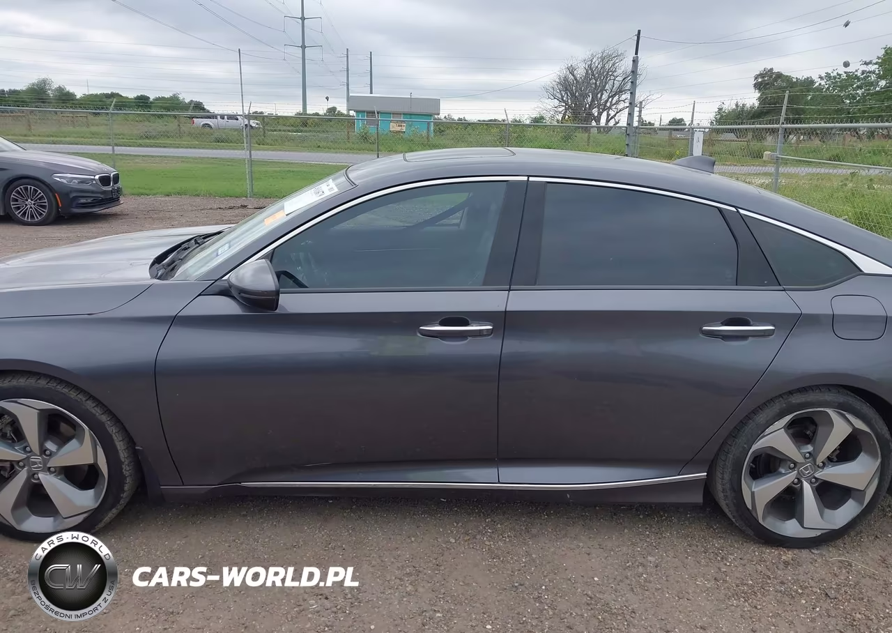 2018 Honda Accord Touring VIN:1HGCV1F91JA110255 - 15