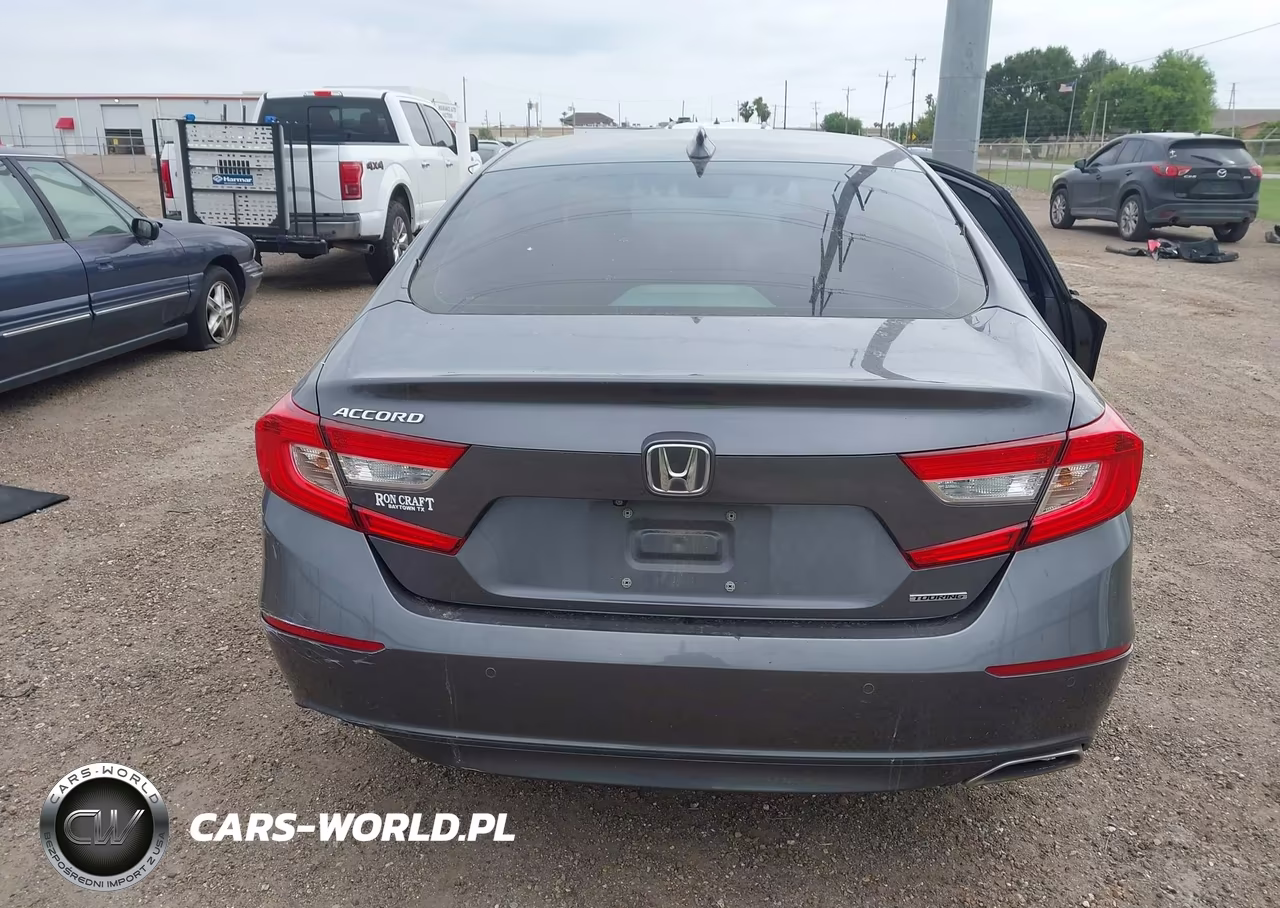2018 Honda Accord Touring VIN:1HGCV1F91JA110255 - 17
