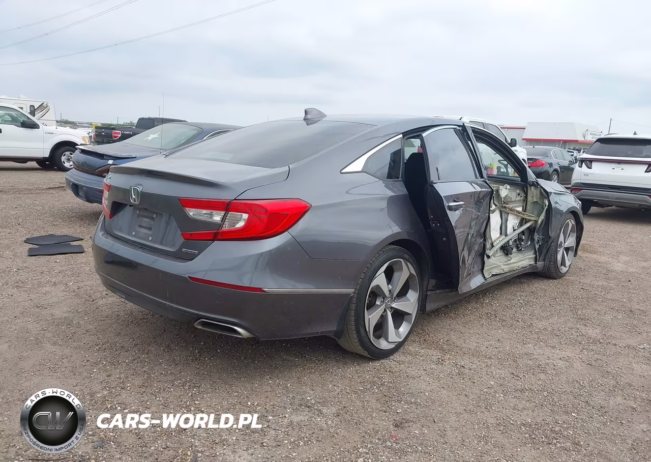 2018 Honda Accord Touring VIN:1HGCV1F91JA110255 - 4