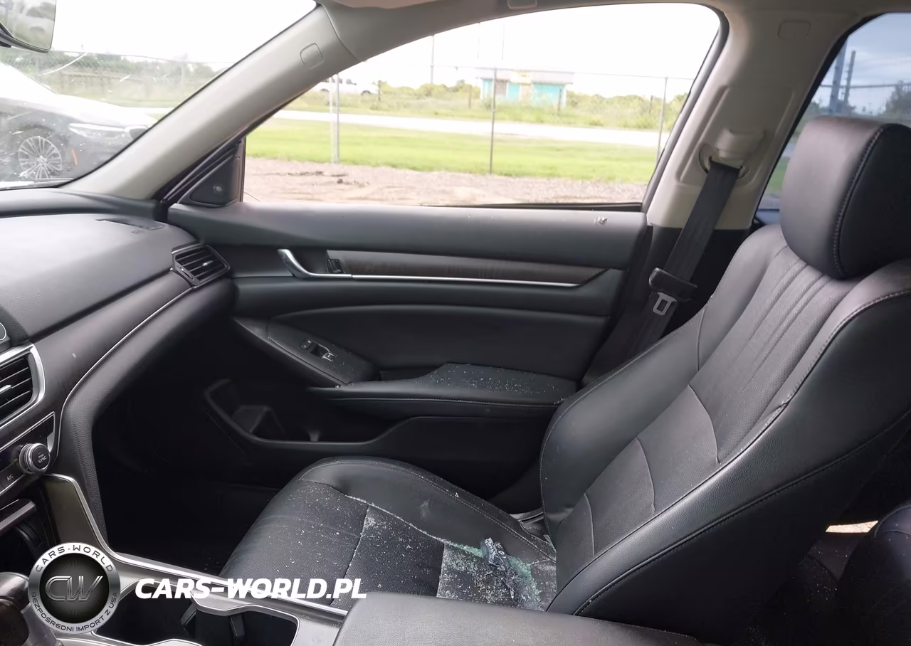 2018 Honda Accord Touring VIN:1HGCV1F91JA110255 - 5