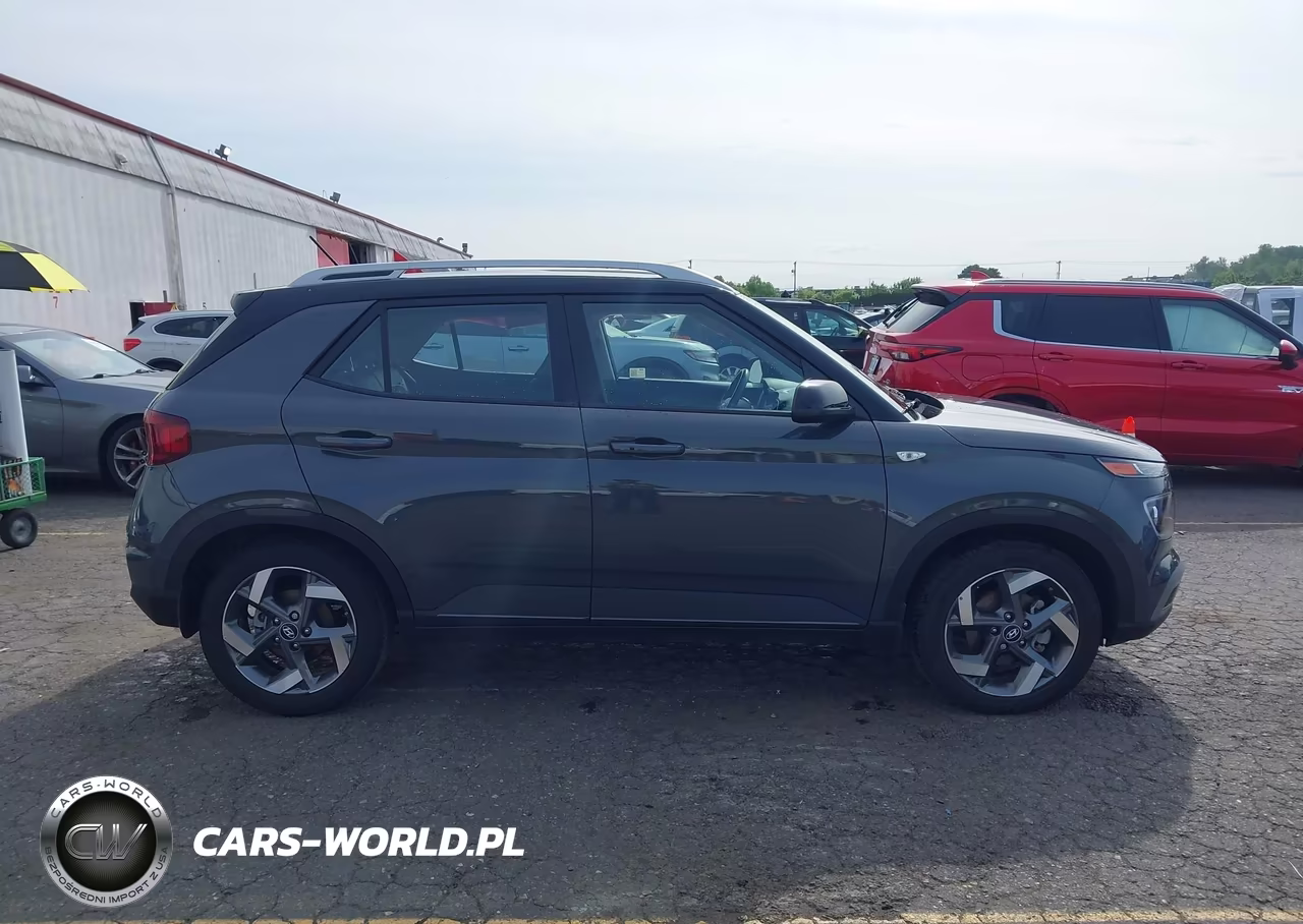 2025 Hyundai Venue Limited VIN:KMHRC8A34SU361437 - 13