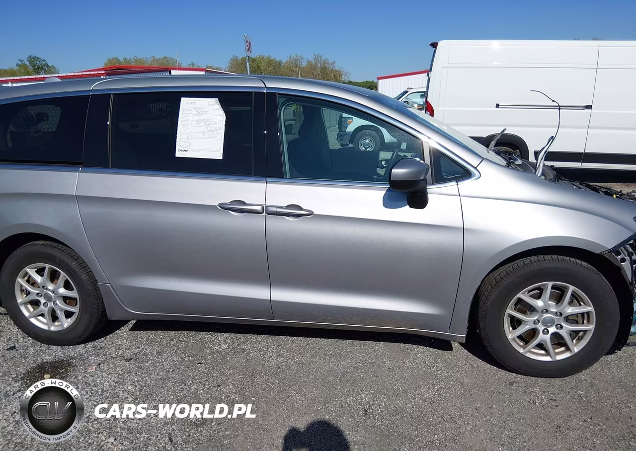 2017 Chrysler Pacifica Lx VIN:2C4RC1CG7HR748615 - 13