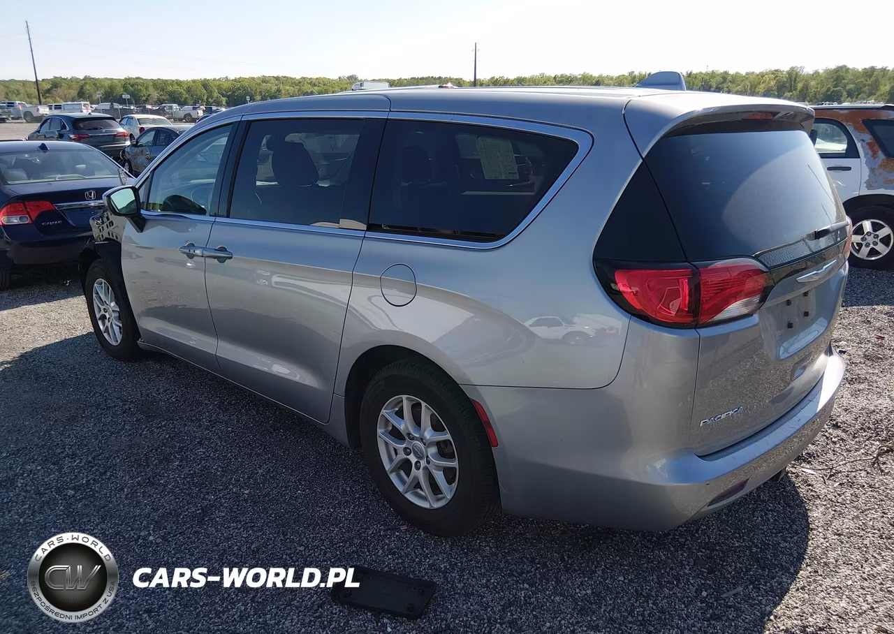 2017 Chrysler Pacifica Lx VIN:2C4RC1CG7HR748615 - 3