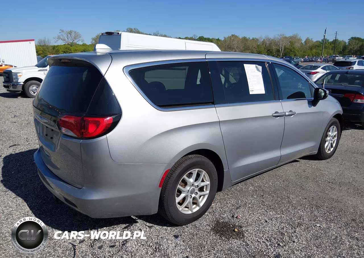 2017 Chrysler Pacifica Lx VIN:2C4RC1CG7HR748615 - 4