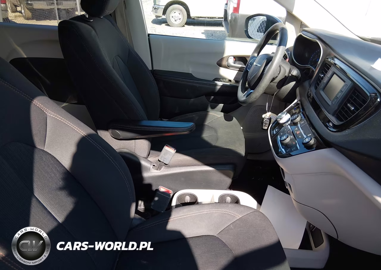 2017 Chrysler Pacifica Lx VIN:2C4RC1CG7HR748615 - 5