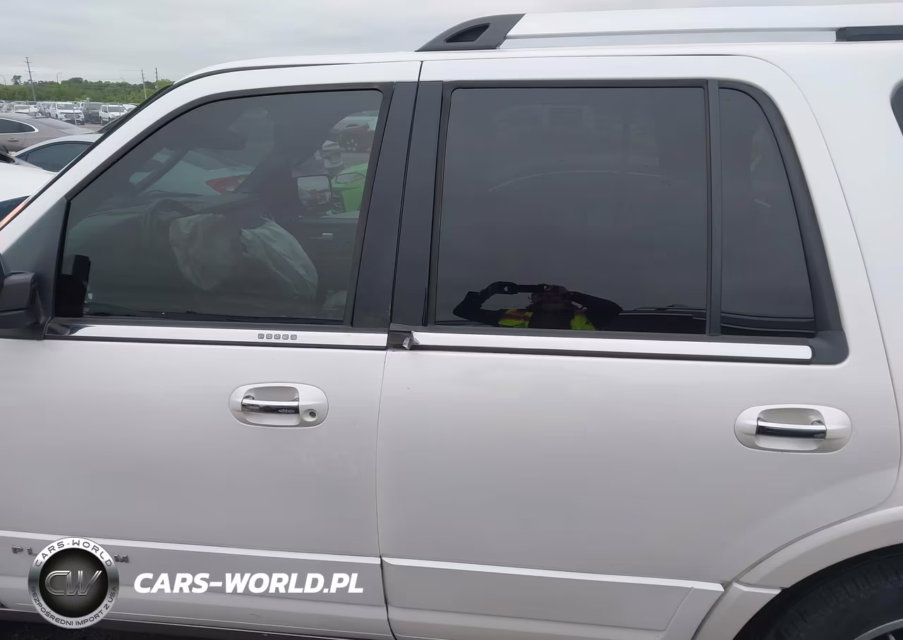 2016 Ford Expedition Platinum VIN:1FMJU1MT4GEF44612 - 14