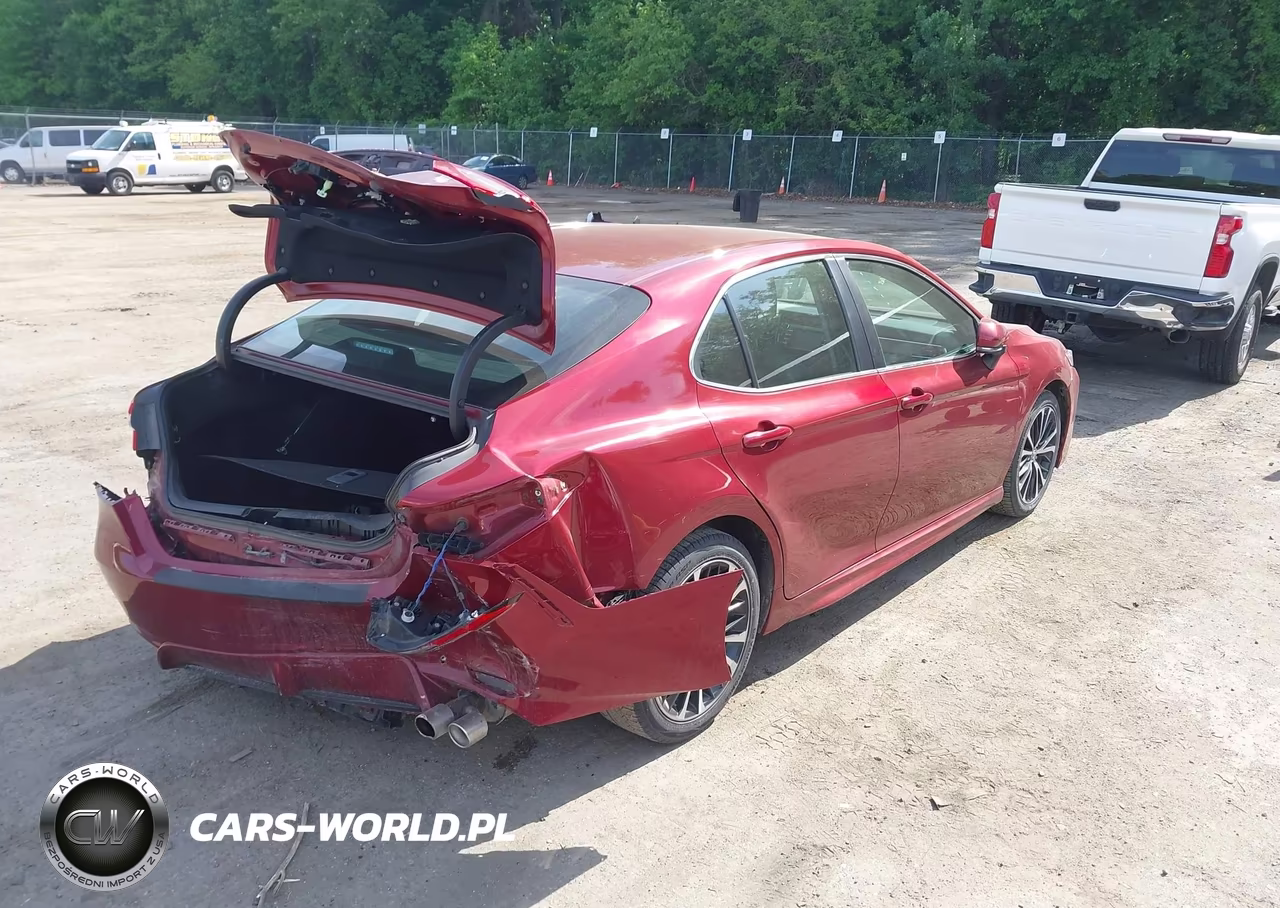 2018 Toyota Camry Se VIN:4T1B11HK4JU585446 - 4