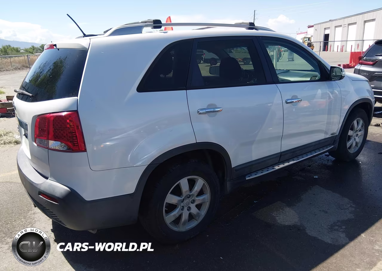 2011 Kia Sorento Lx VIN:5XYKTDA16BG177941 - 4