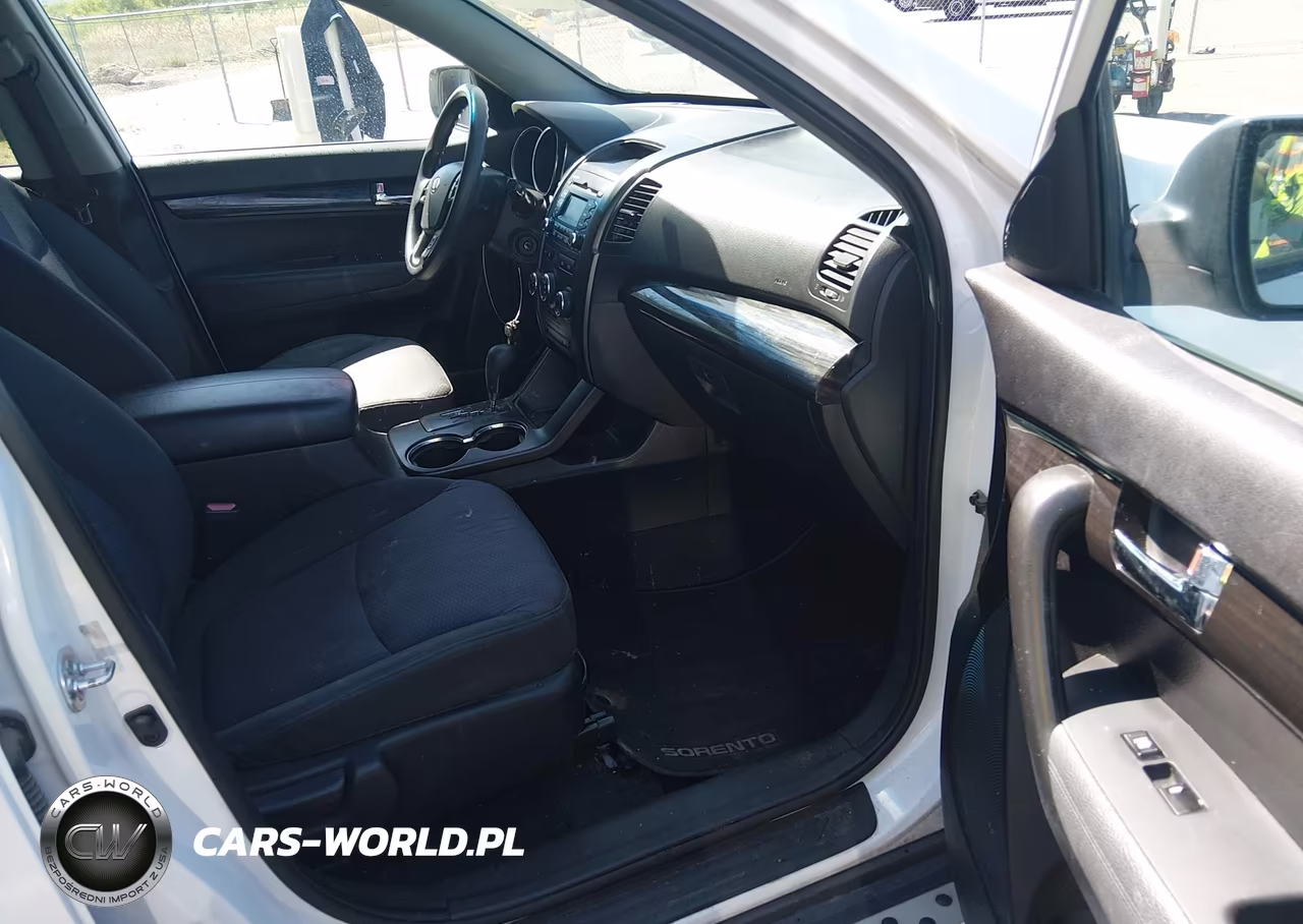 2011 Kia Sorento Lx VIN:5XYKTDA16BG177941 - 5