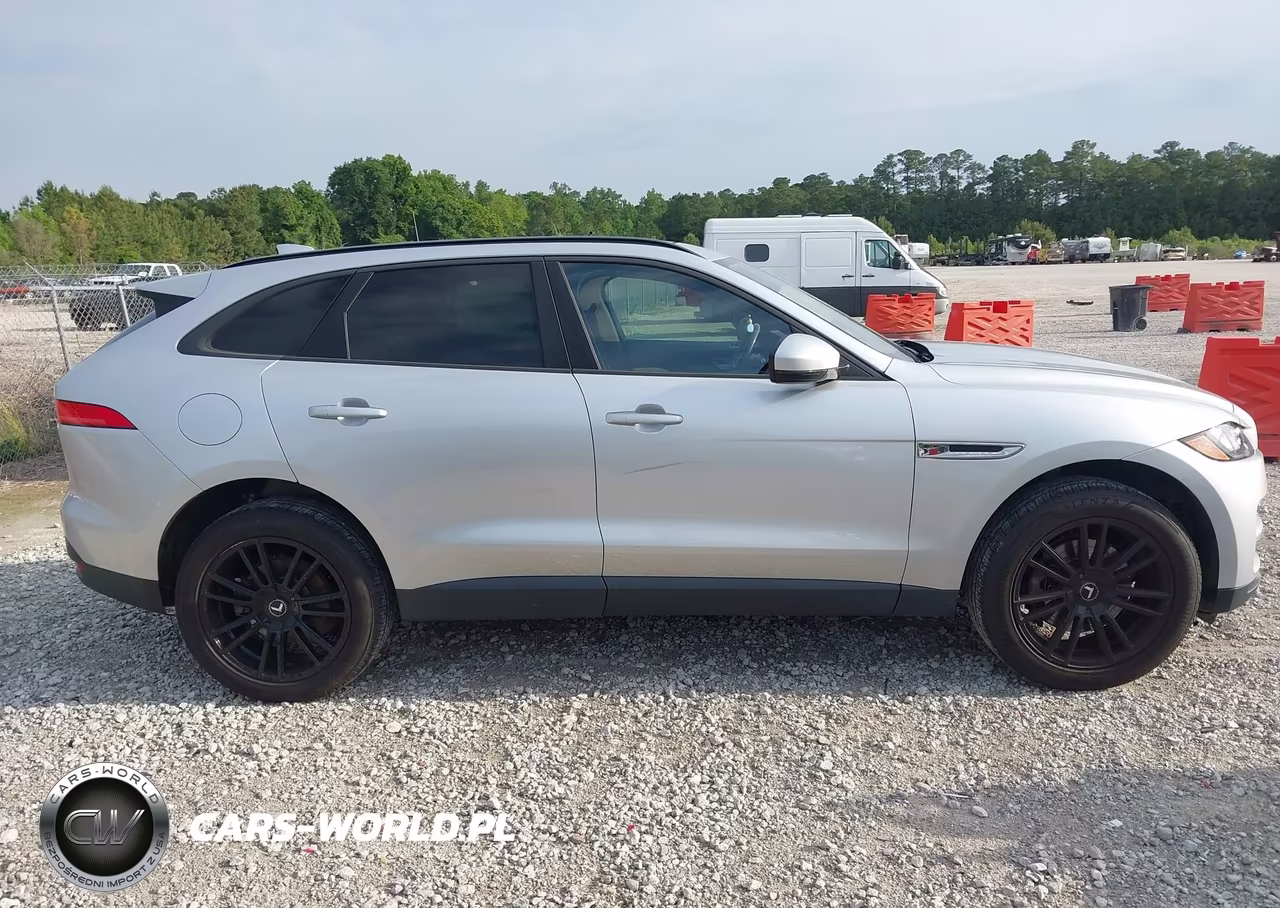 2018 Jaguar F-Pace 30T Premium VIN:SADCJ2GX0JA285453 - 13