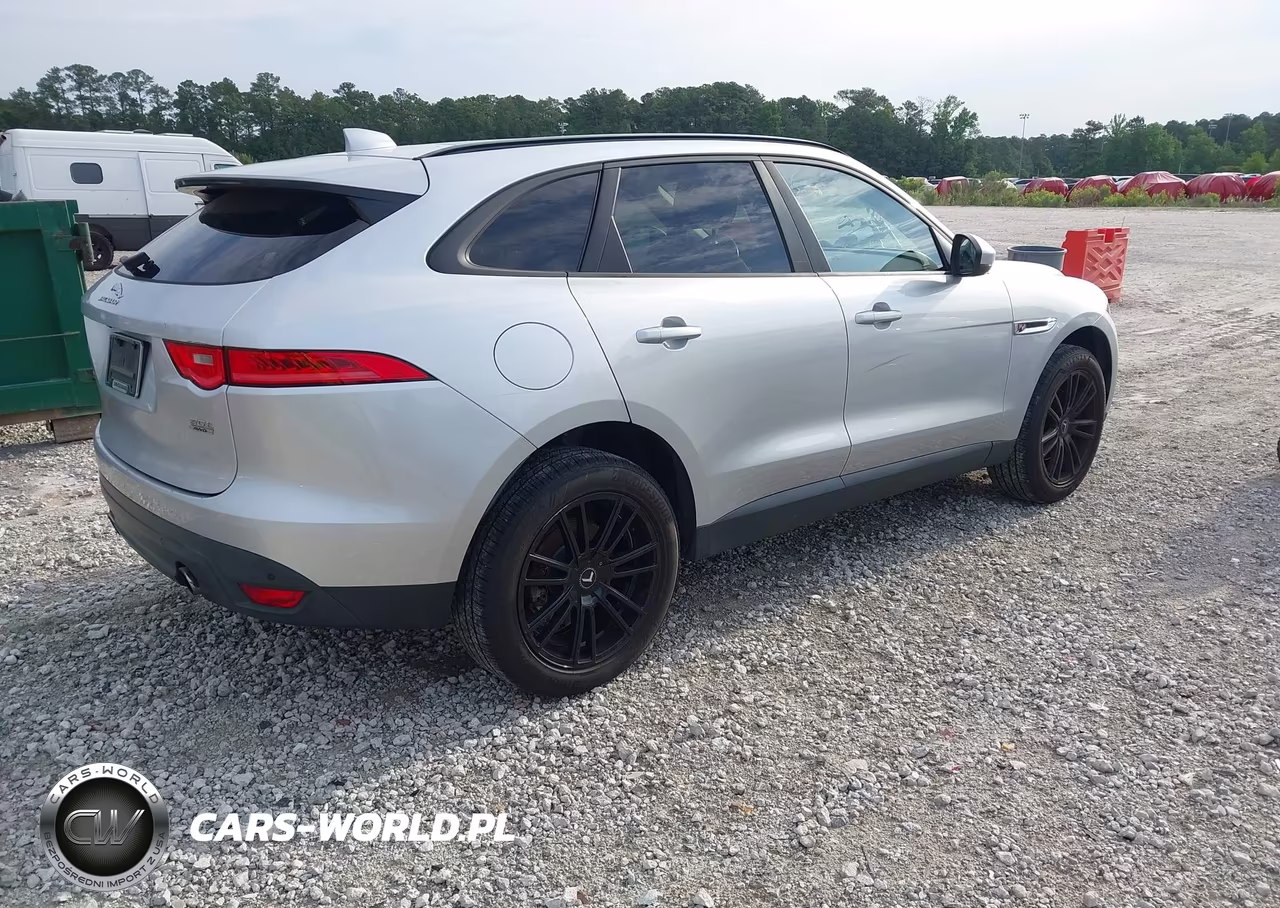 2018 Jaguar F-Pace 30T Premium VIN:SADCJ2GX0JA285453 - 4