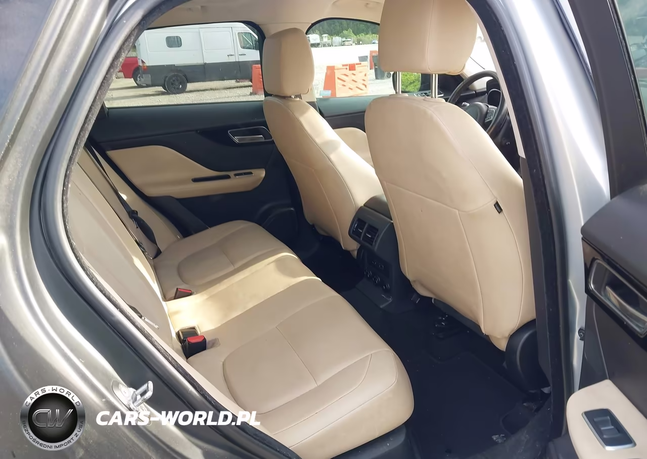 2018 Jaguar F-Pace 30T Premium VIN:SADCJ2GX0JA285453 - 8