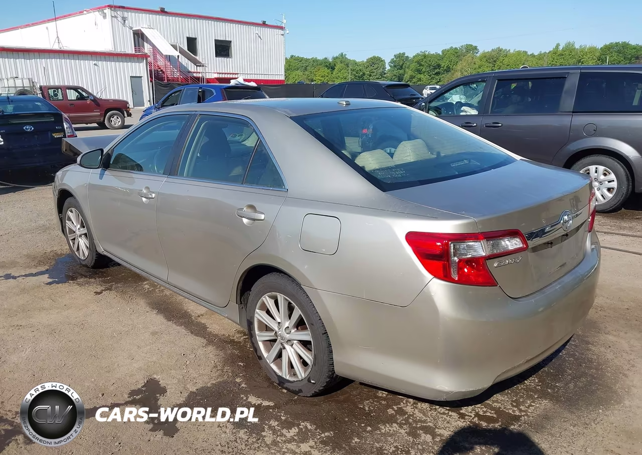 2013 Toyota Camry Xle VIN:4T4BF1FK9DR283200 - 3
