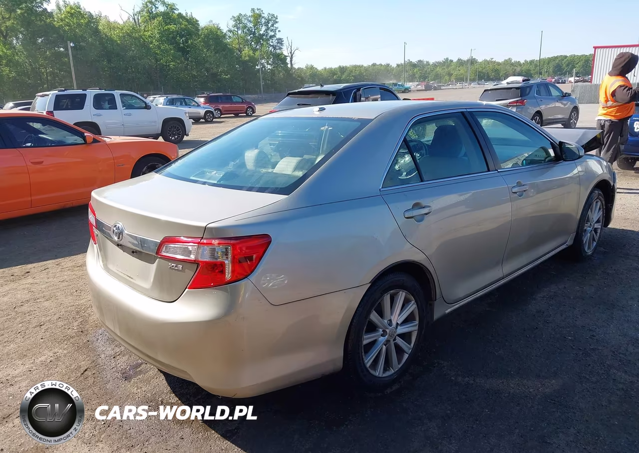 2013 Toyota Camry Xle VIN:4T4BF1FK9DR283200 - 4